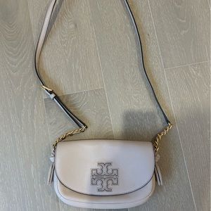 Tory Burch cross body hand bag. Perfect condition. Like new. With dust bag.